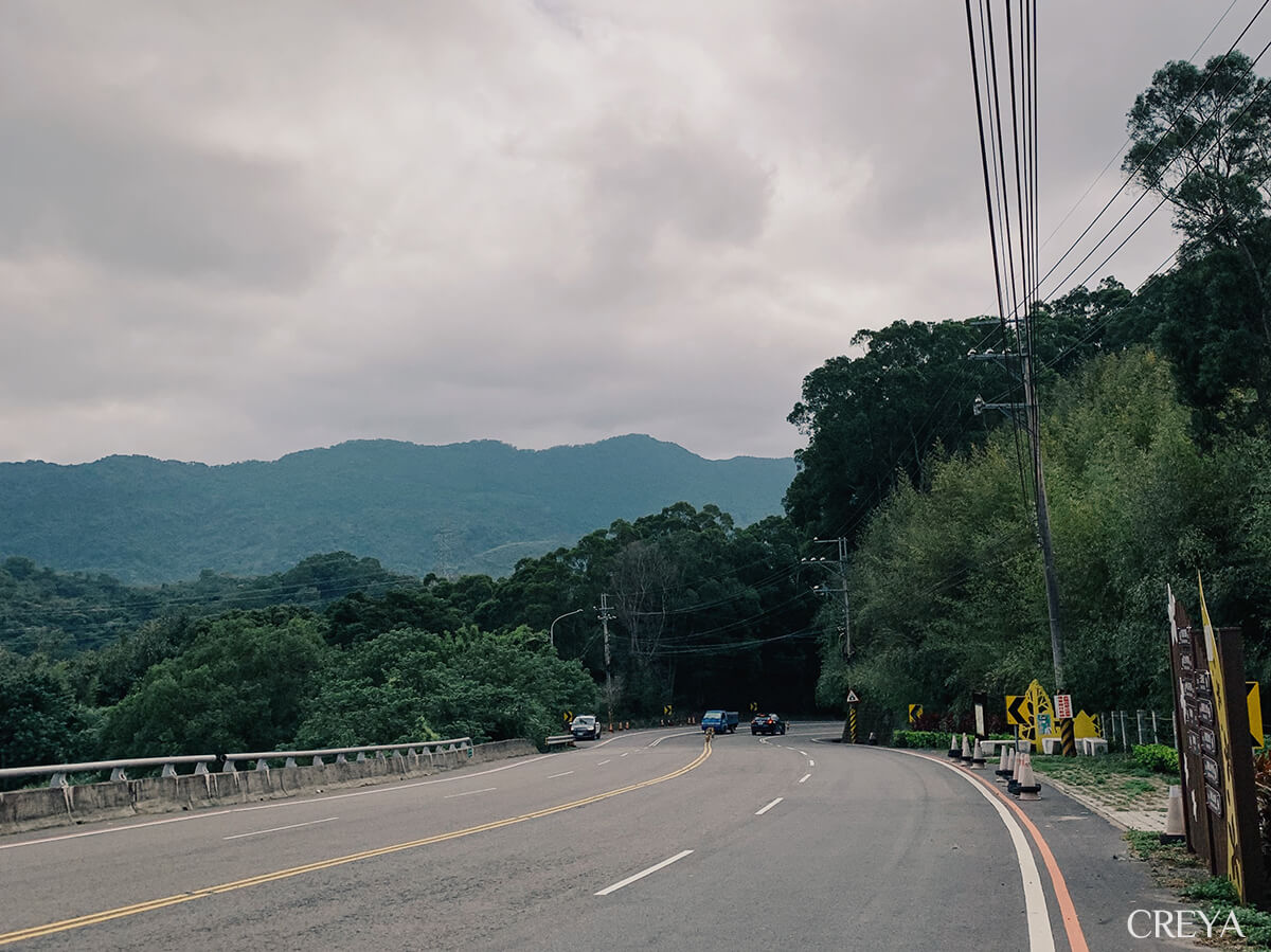台三線公路彎道與遠山景色