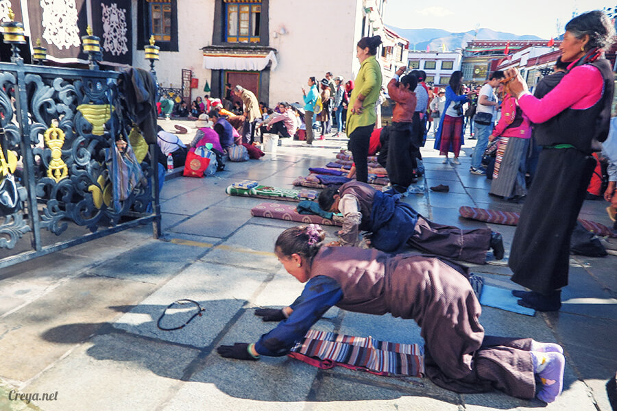2015.12.09 | Tibet 西藏踢北去 | 尋找藏人真正的拉薩中心,被信仰力量震撼的大昭寺與舊城區 21.jpg