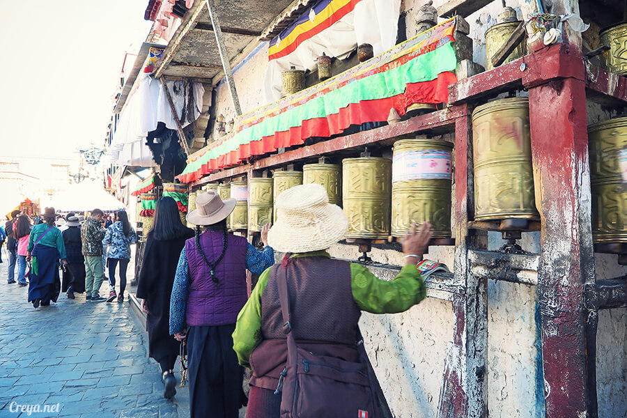 2015.12.09 | Tibet 西藏踢北去 | 尋找藏人真正的拉薩中心,被信仰力量震撼的大昭寺與舊城區 25.jpg