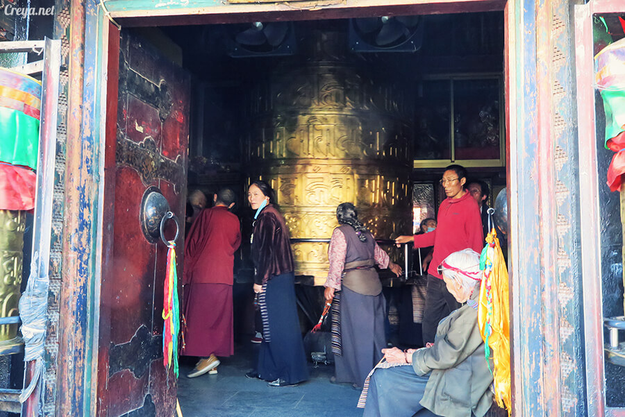 2015.12.09 | Tibet 西藏踢北去 | 尋找藏人真正的拉薩中心,被信仰力量震撼的大昭寺與舊城區 26.jpg