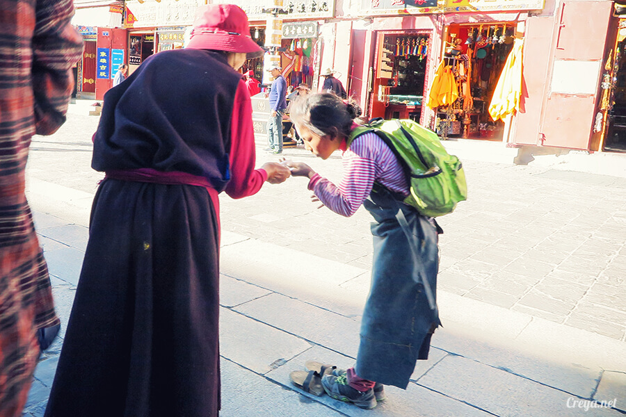 2015.12.09 | Tibet 西藏踢北去 | 尋找藏人真正的拉薩中心,被信仰力量震撼的大昭寺與舊城區 27.jpg