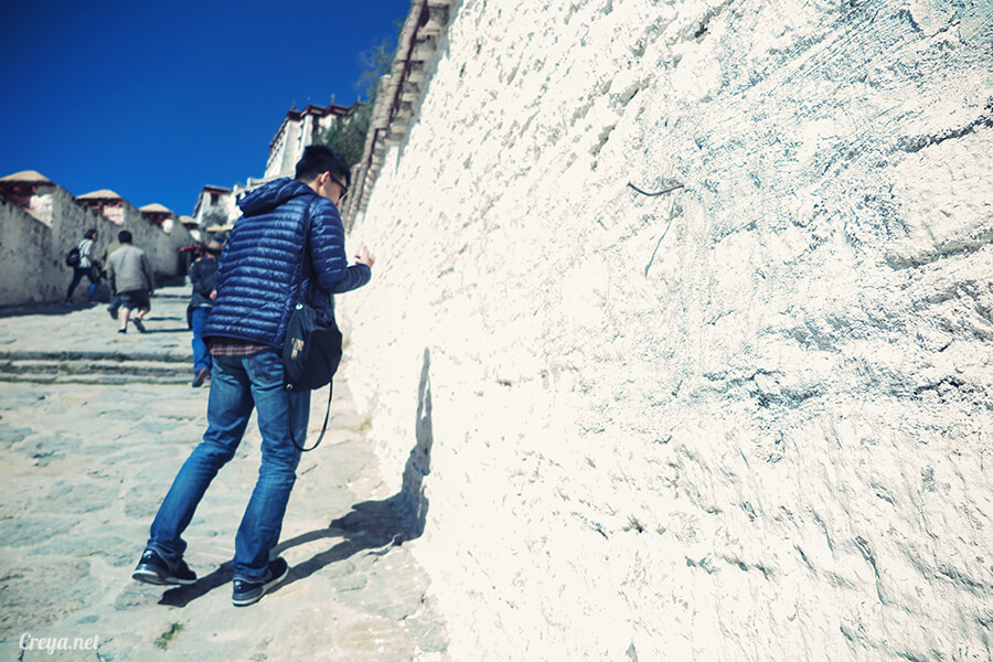 2015.12.04| Tibet 西藏踢北去 | 藏人的精神殿堂布達拉宮,但或許不只我們高山反應沒精神…12.jpg